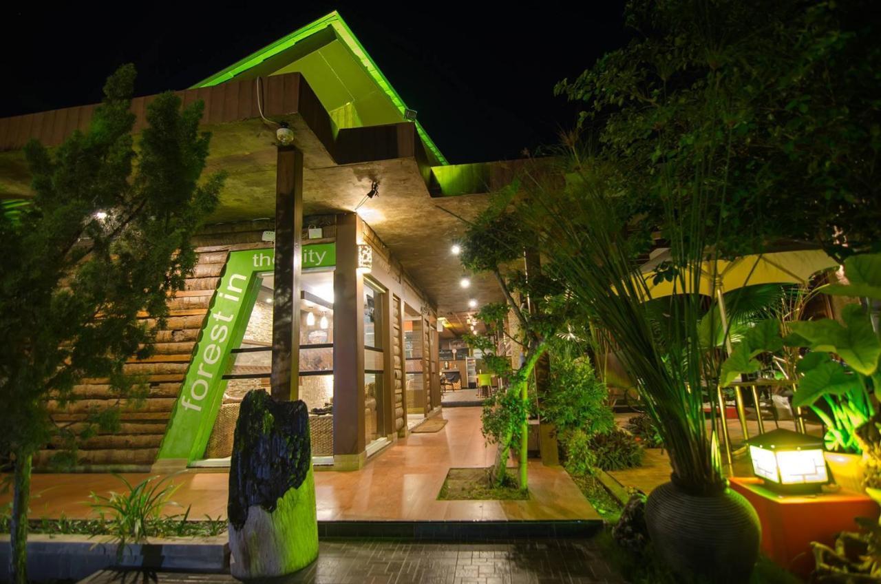 Lawaka Hotel Ampana Екстер'єр фото