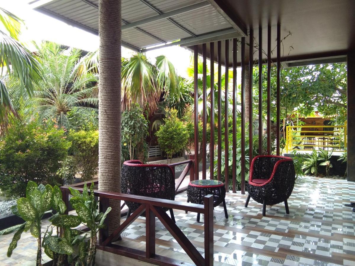 Lawaka Hotel Ampana Екстер'єр фото